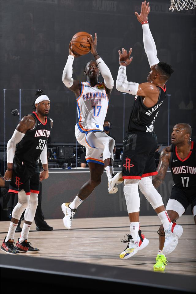 围绕詹姆斯 围绕詹姆斯